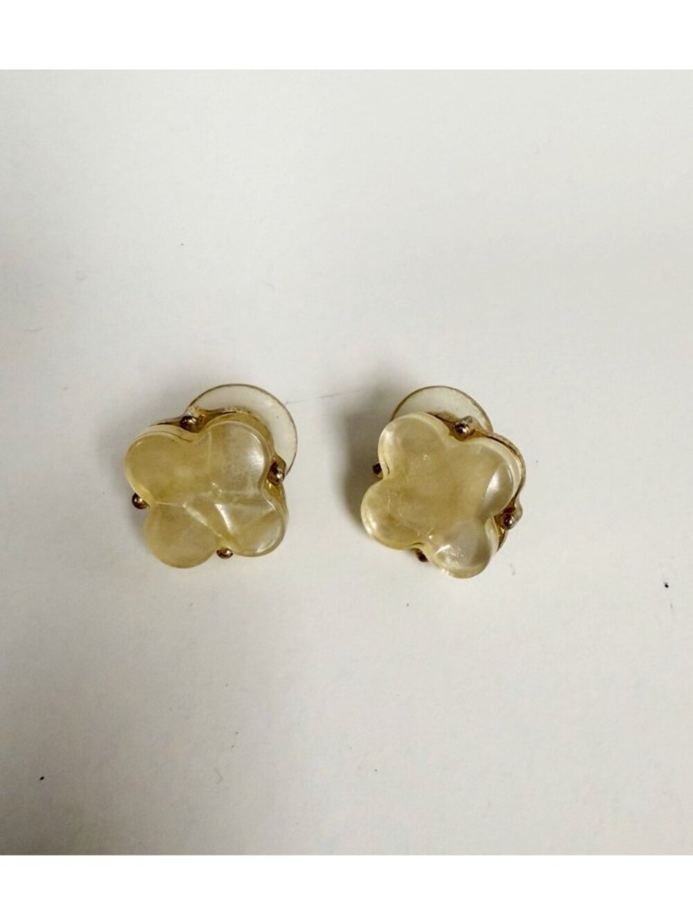 Women's mother-of-pearl Clover Flower Stud Earrings